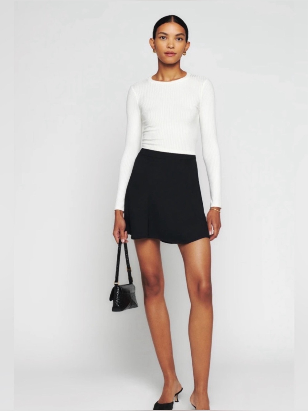 Reformation flounce skirt in black size 12